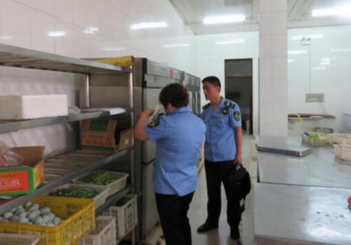 县食药局开展节日期间旅游景点餐饮单位食品安