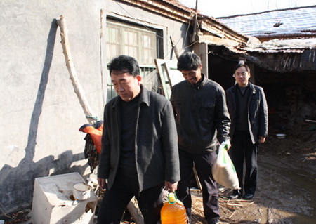 艾湖村人口_绯村剑心真人(3)