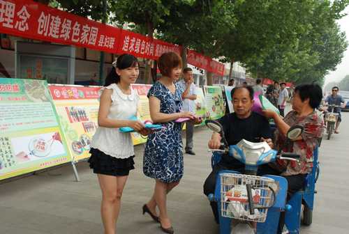 县妇联积极组织树立低碳理念 创建绿色家园宣