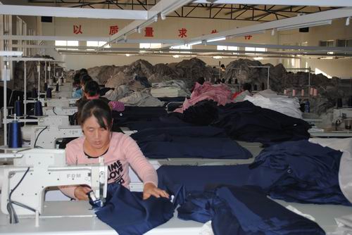 芦湖街道:耉士孙村扶贫基地淄博愉悦之源家纺