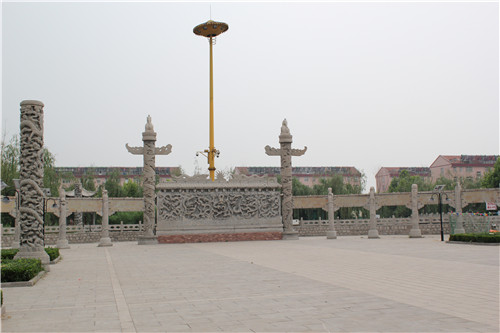 人口文化广场建设图片_潘集区架河镇 美丽小镇迸发活力 绿色经济放飞梦想(2)