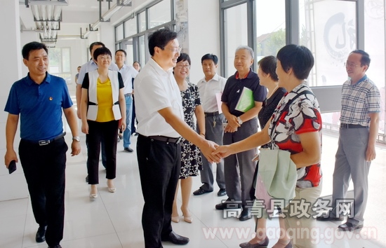 高青县人民政府 图片新闻 县领导教师节前走访