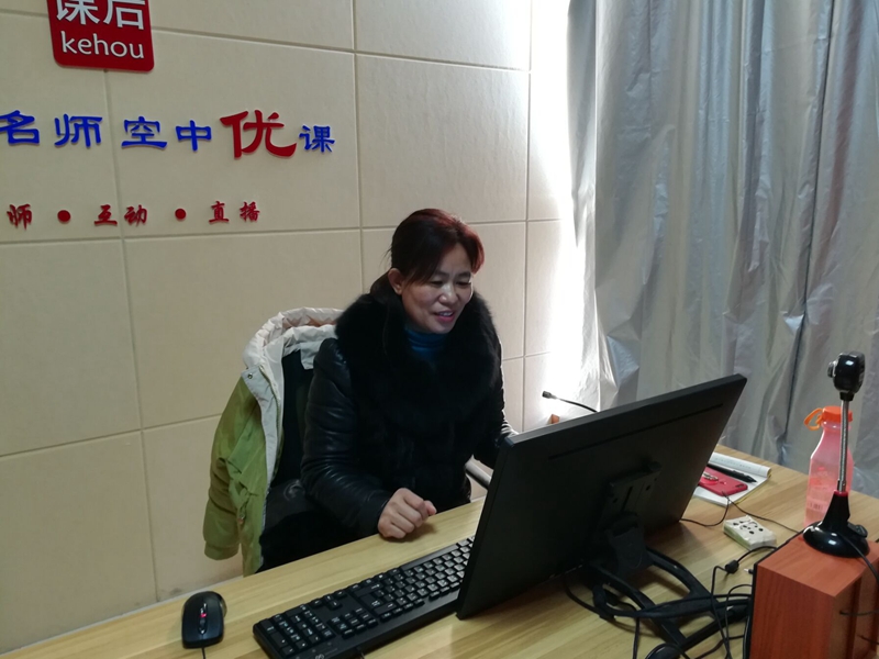 高青四中巾帼芳华战疫有她