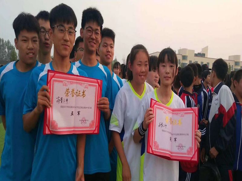 高青三中女足,男足队在2019县中小学生足球赛中分获冠亚军