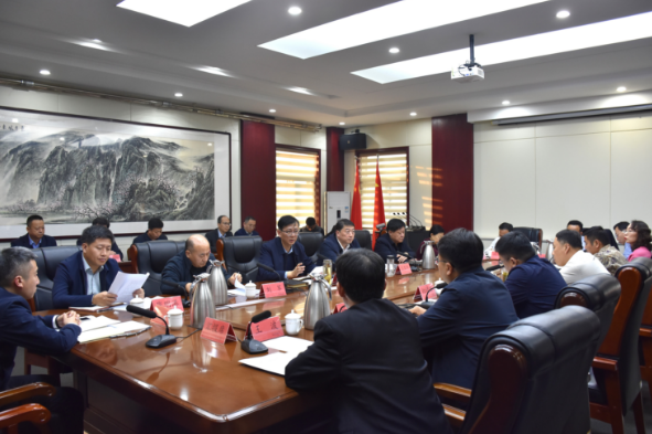 县委常委会召开会议