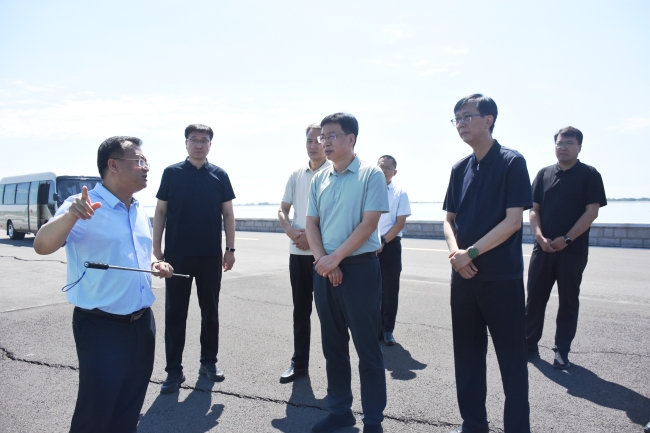 市领导来我县开展河湖调研工作