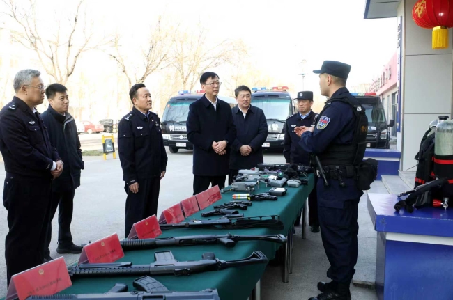 县领导走访慰问春节期间值班值守人员